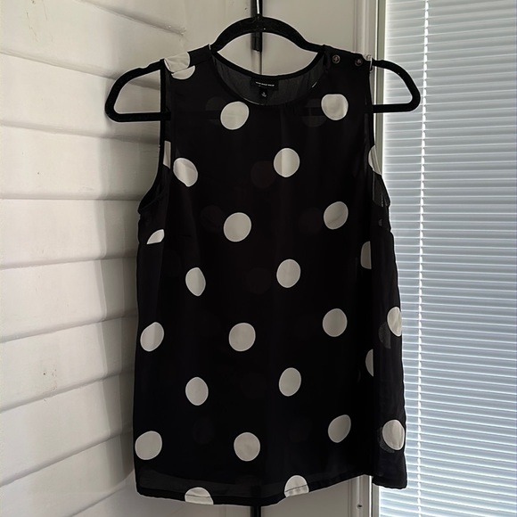 WHO WHAT WEAR Sleeveless Polkadot Top - Picture 3 of 7